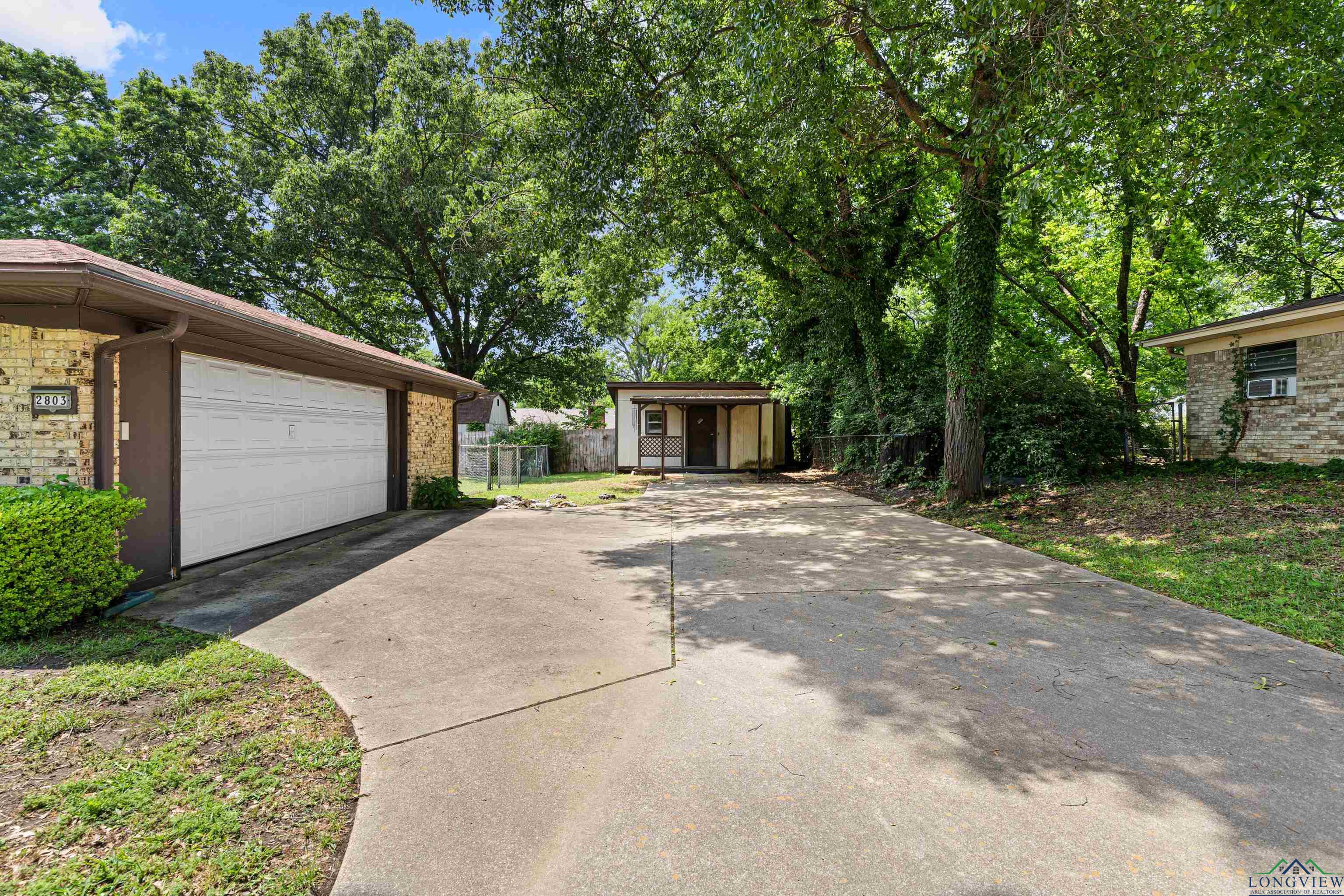 2803 Amberwood Drive, Longview, Texas image 35