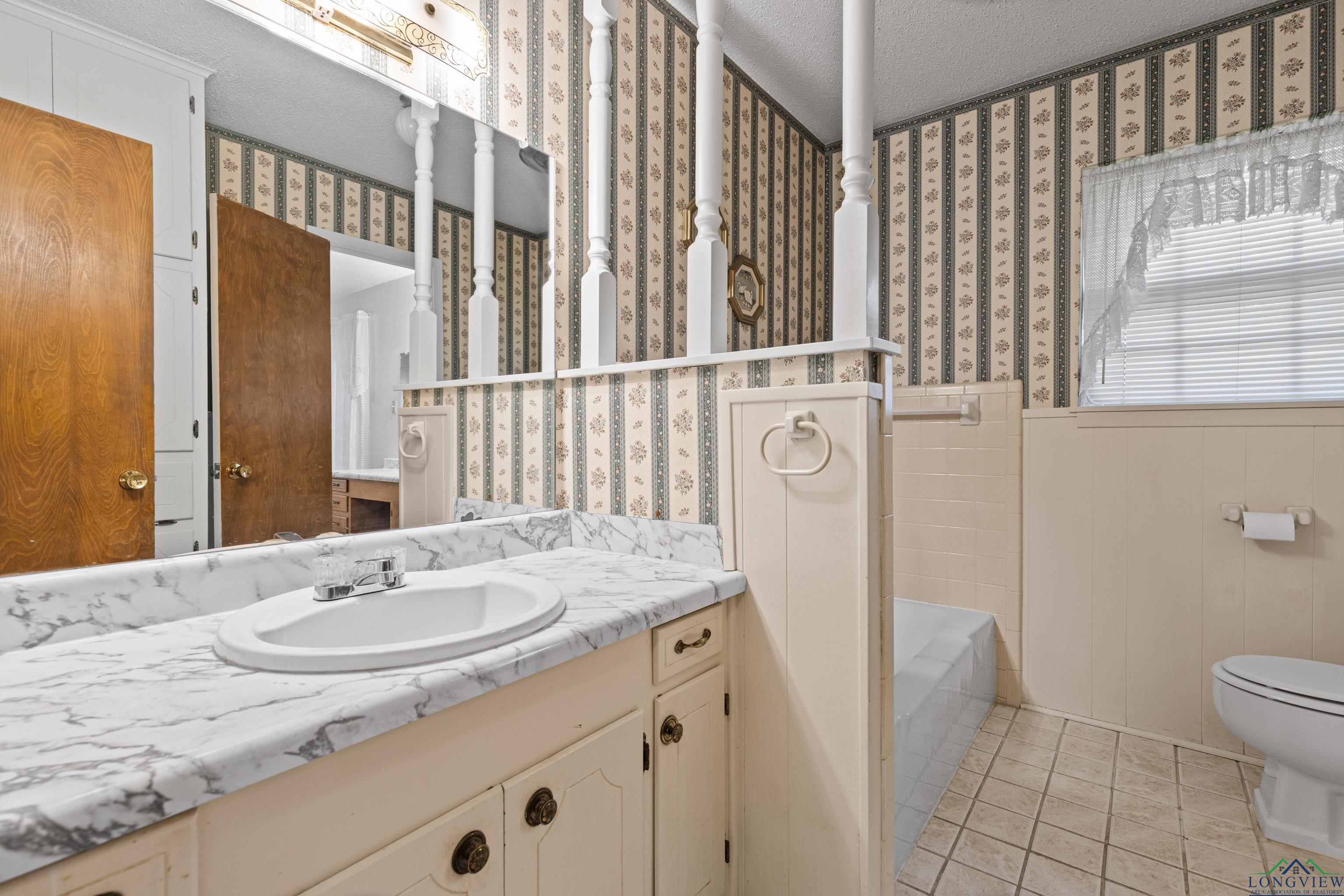 2803 Amberwood Drive, Longview, Texas image 33