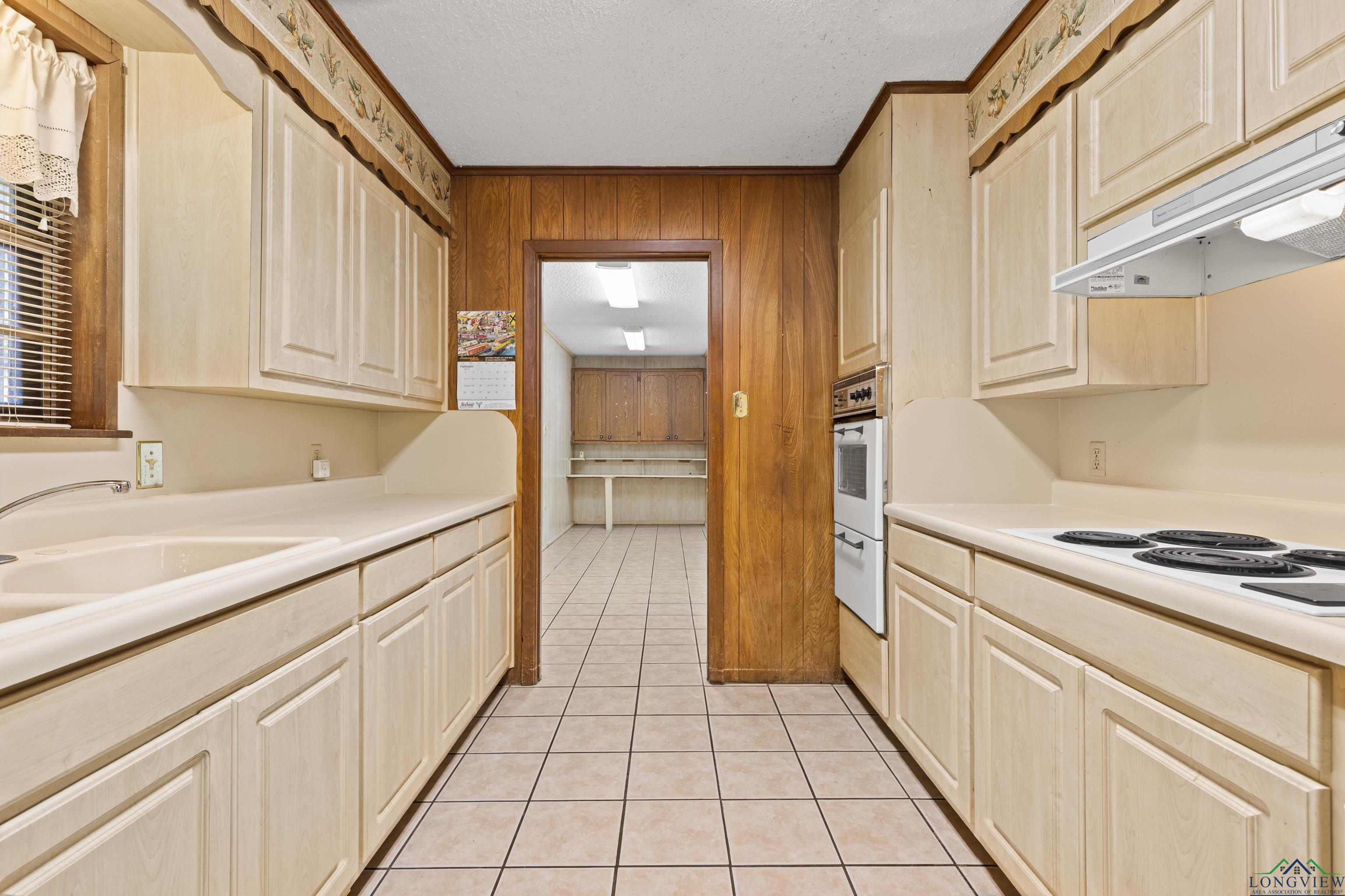 2803 Amberwood Drive, Longview, Texas image 6