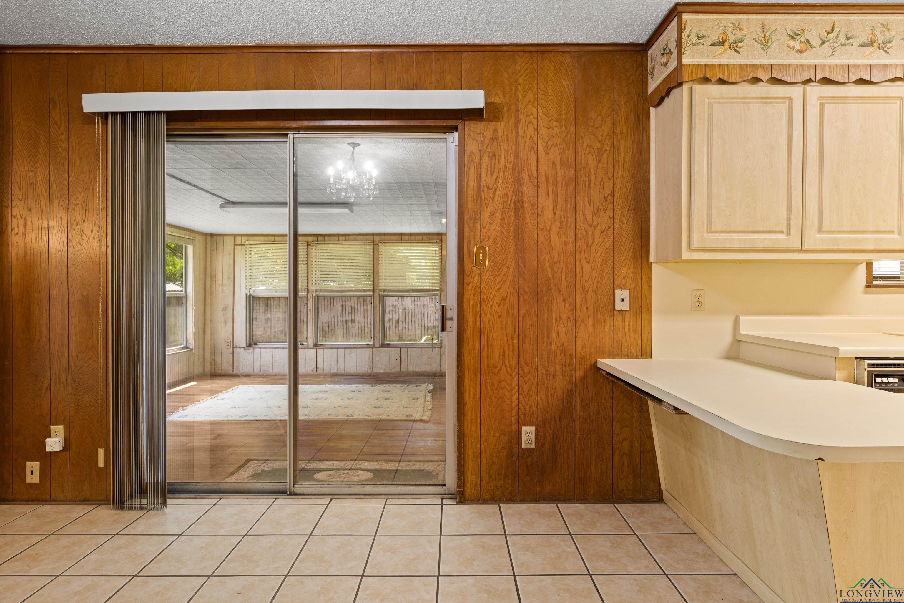 2803 Amberwood Drive, Longview, Texas image 10