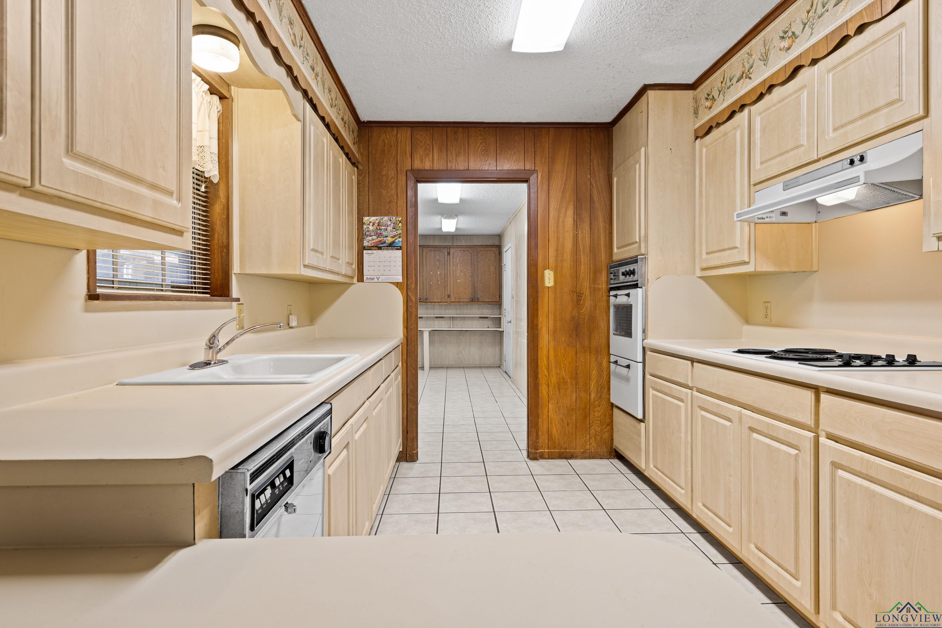 2803 Amberwood Drive, Longview, Texas image 8