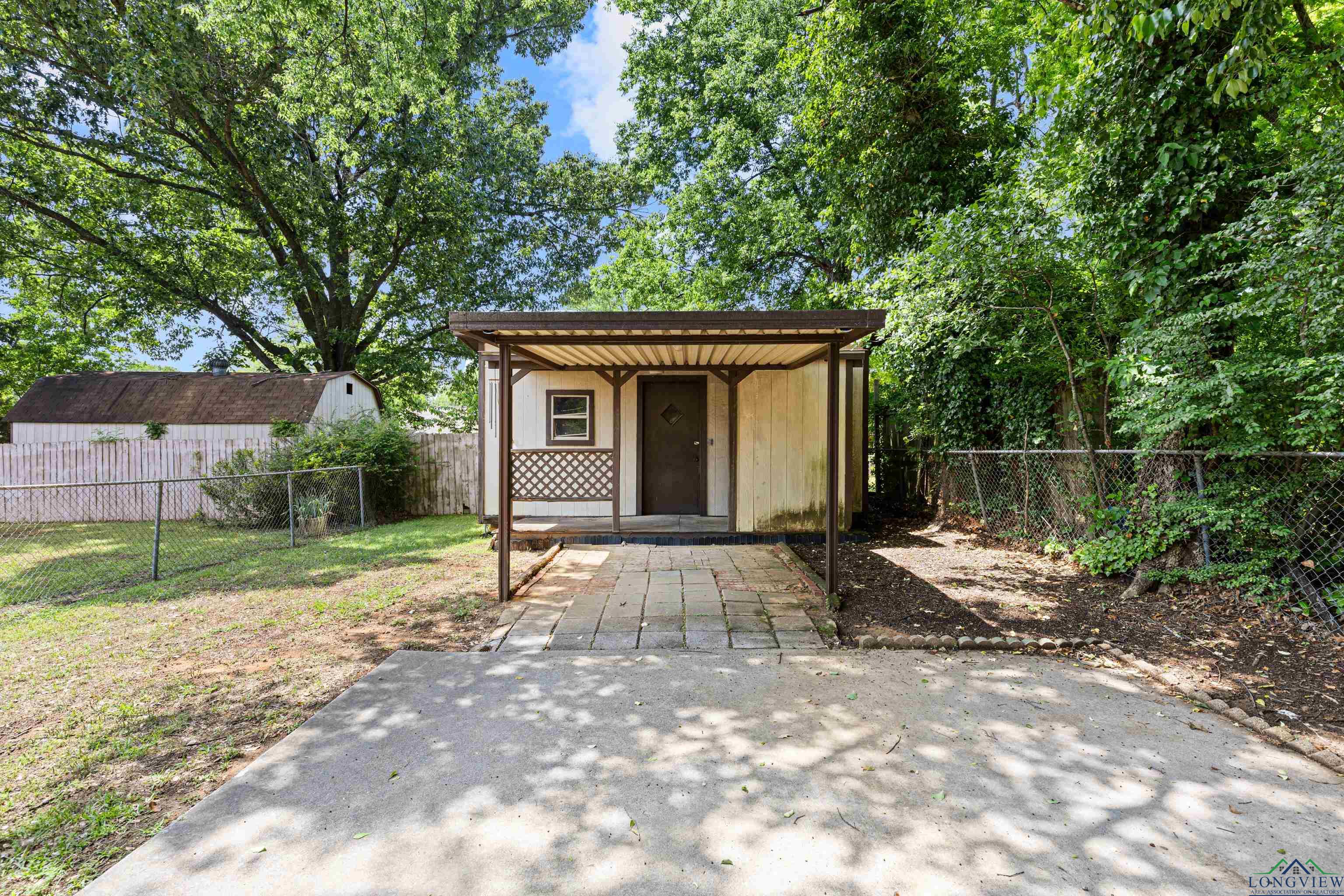 2803 Amberwood Drive, Longview, Texas image 43