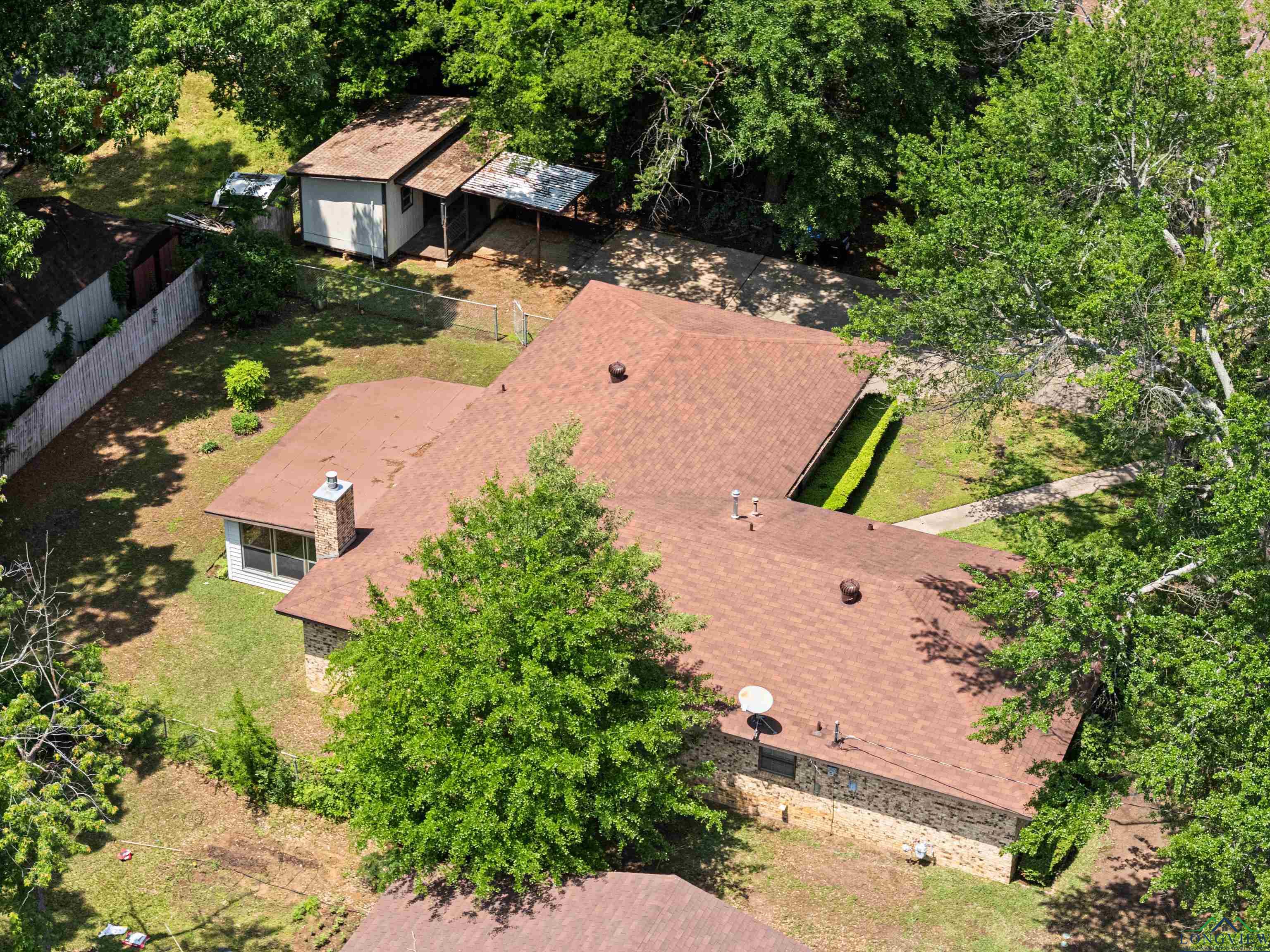 2803 Amberwood Drive, Longview, Texas image 37