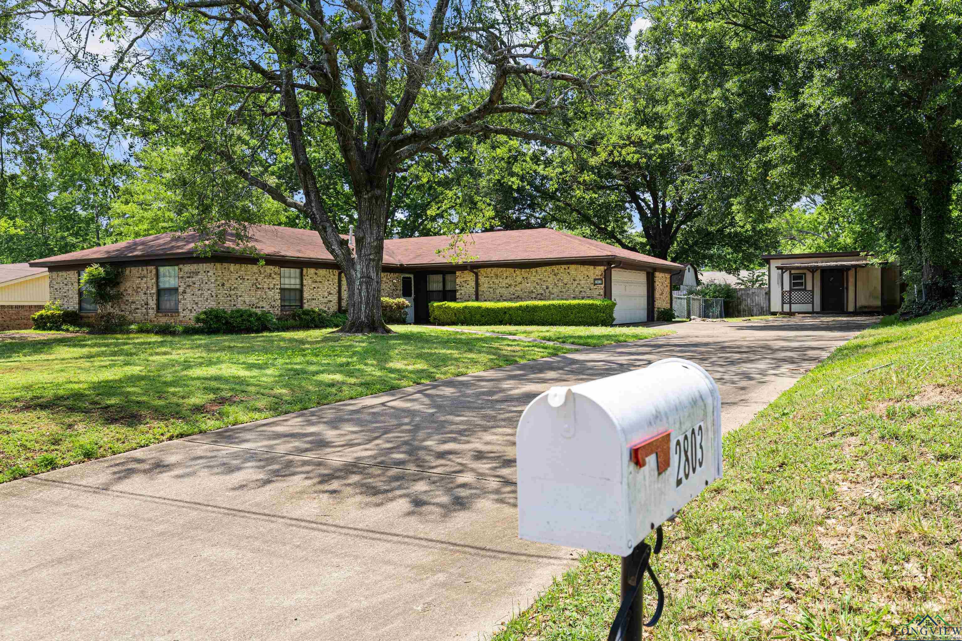 2803 Amberwood Drive, Longview, Texas image 2