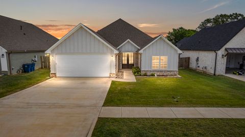 Homes For Sale - 118 Sides Blvd<br/> Smith County, Bullard, TX 75757
