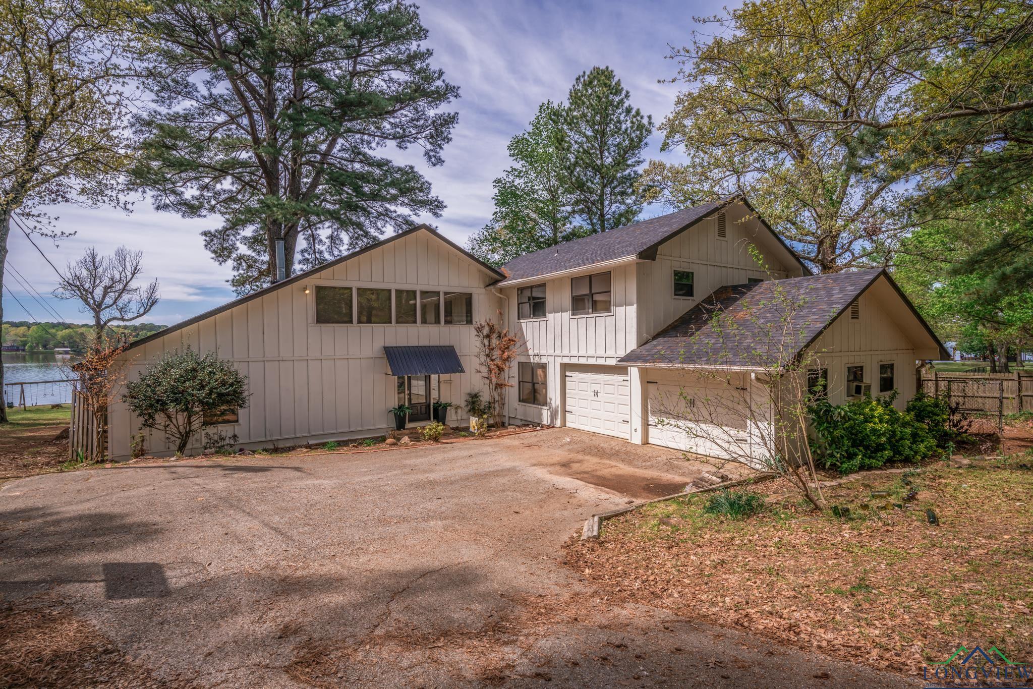 1805 E Lake Dr, Gladewater, Texas image 1