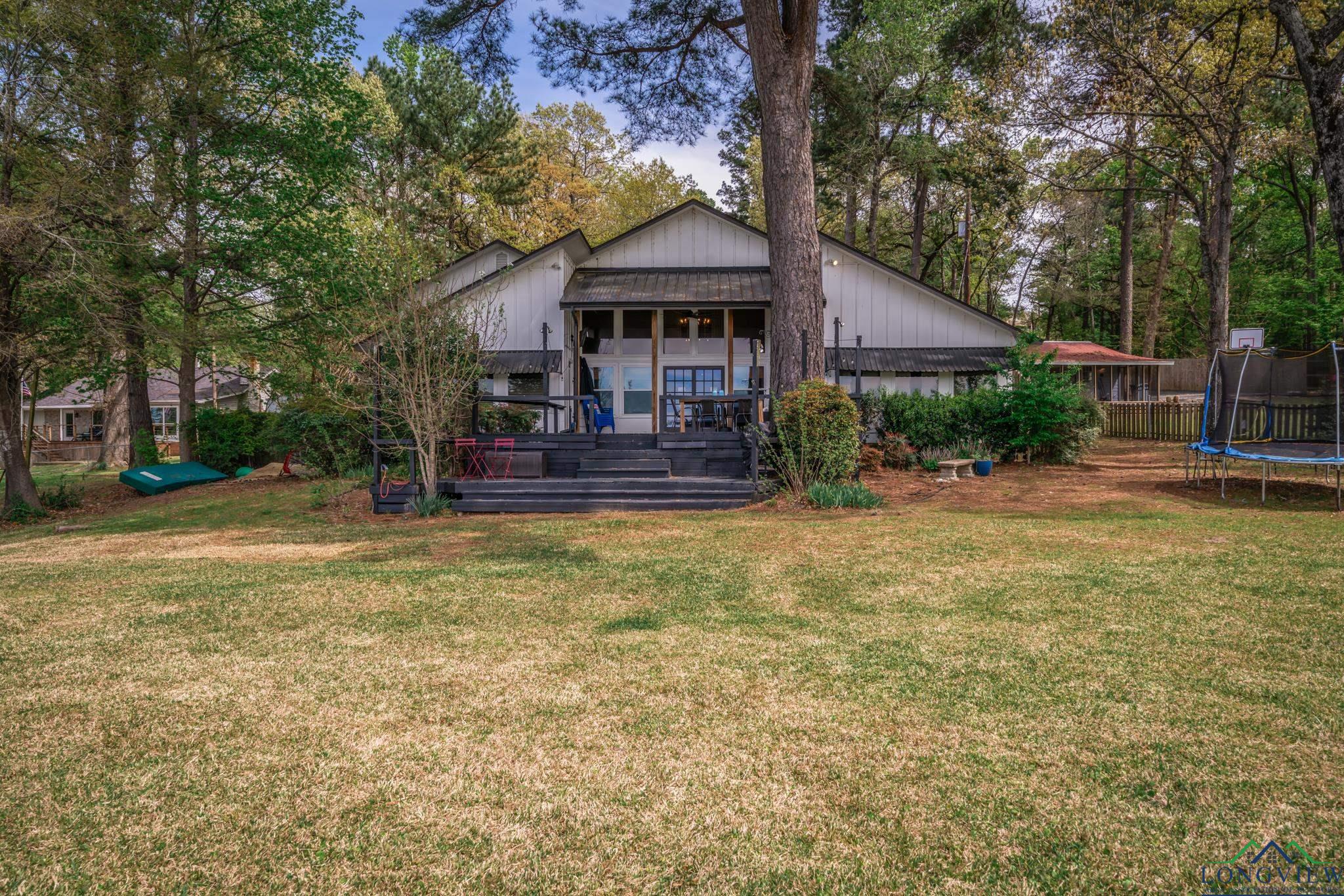 1805 E Lake Dr, Gladewater, Texas image 3