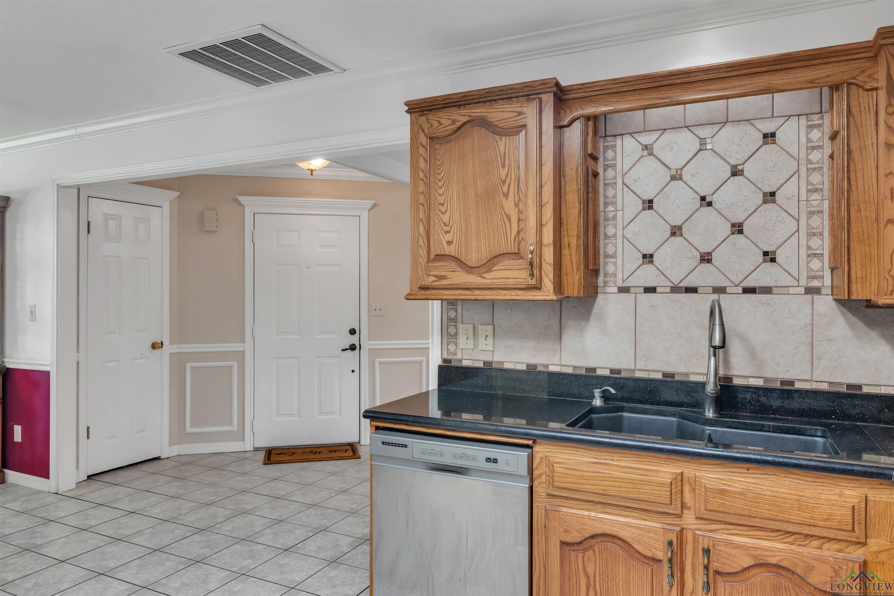 105 Lindsey Brook Ln, Longview, Texas image 7