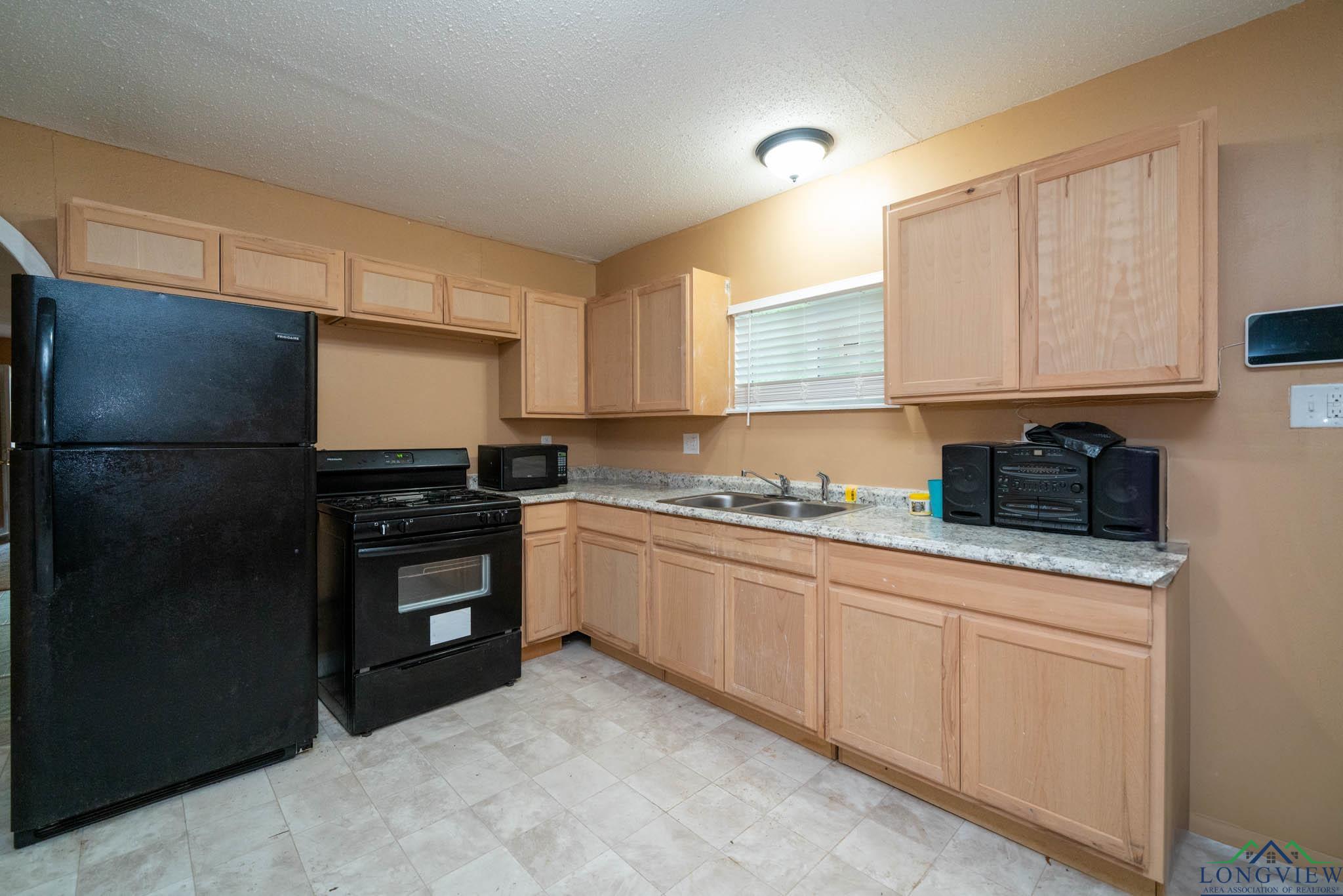 809 Herbert St, Marshall, Texas image 12