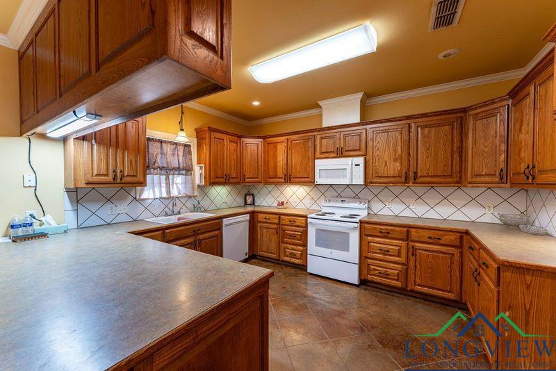 7897 Holt Dr, Ore City, Ohio image 5