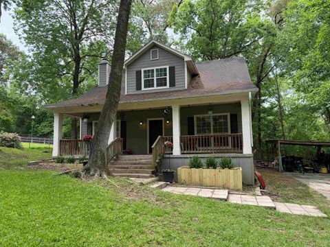 Homes For Sale - 235 L Lee St<br/> Longview, TX 75605
