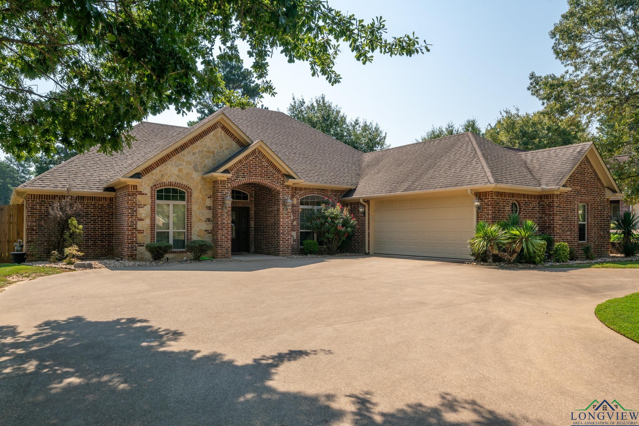 106 Willow Brook, White Oak, Texas image 1