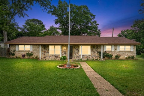Homes For Sale - 406 S Orchid Dr<br/> White Oak, TX 75693