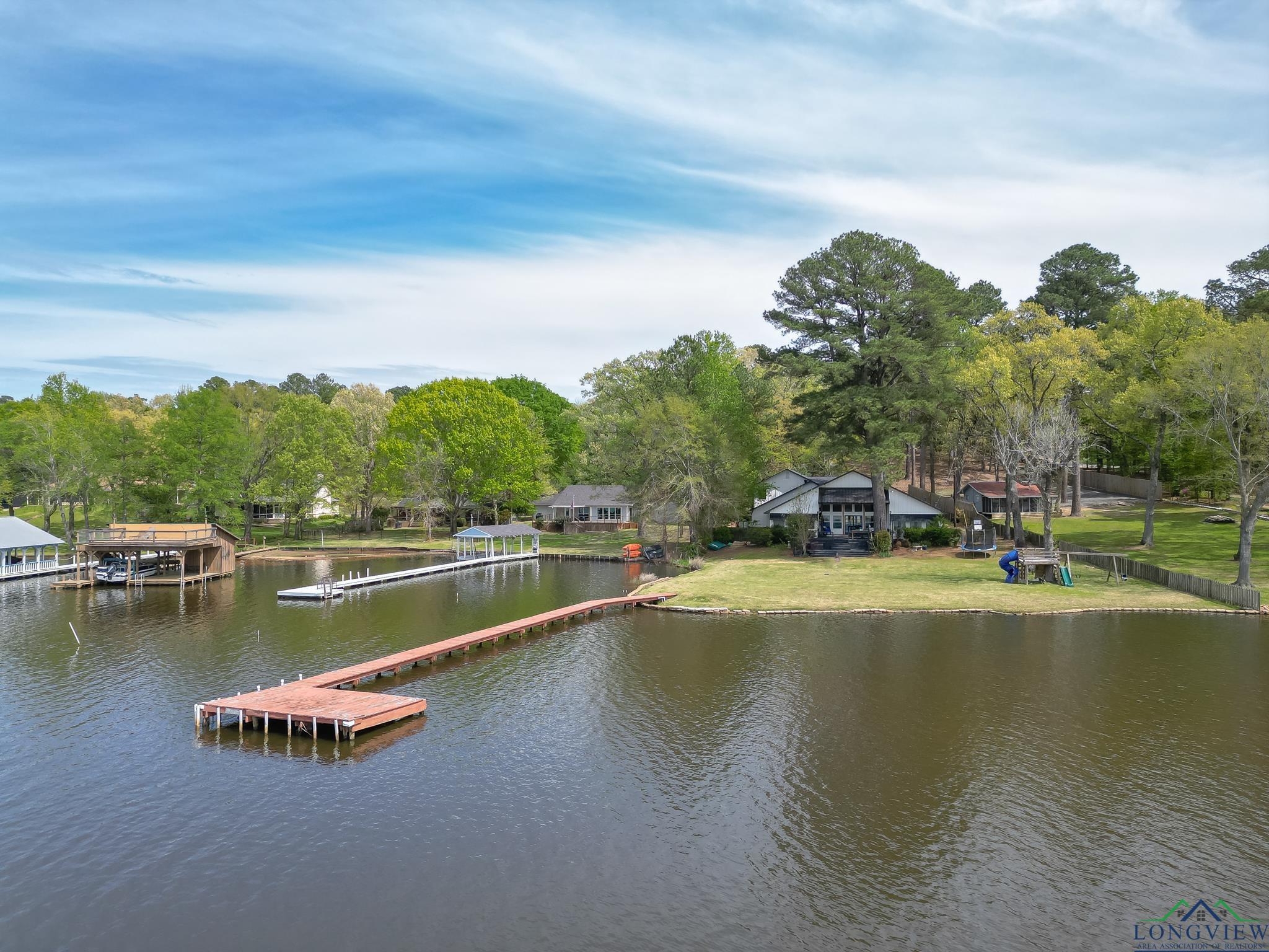 1805 E Lake Dr, Gladewater, Texas image 3