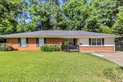 Homes For Sale - 1704 Oakwood Drive<br/> Troup, TX 75789