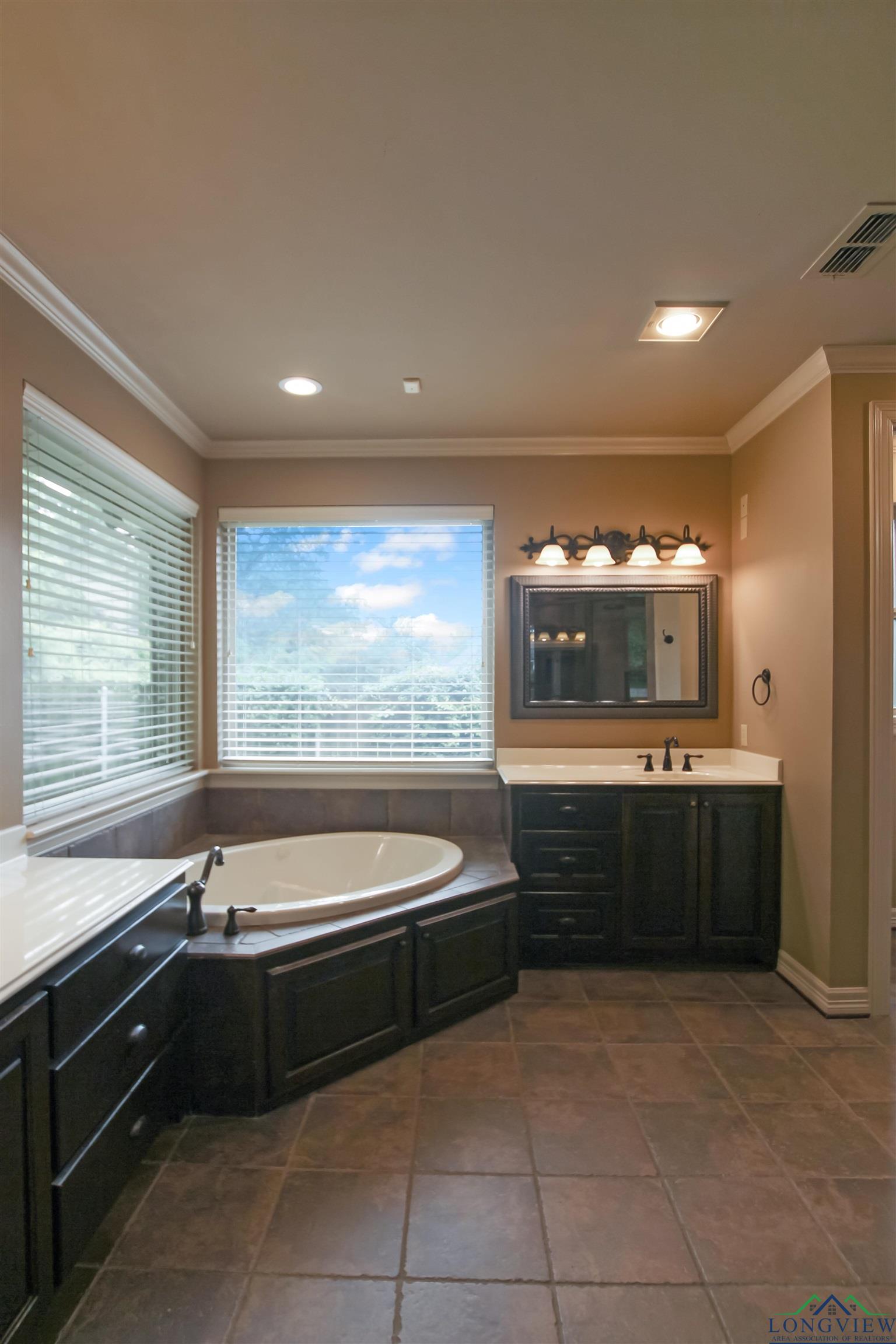 8406 Castleton Way, Tyler, Texas image 17