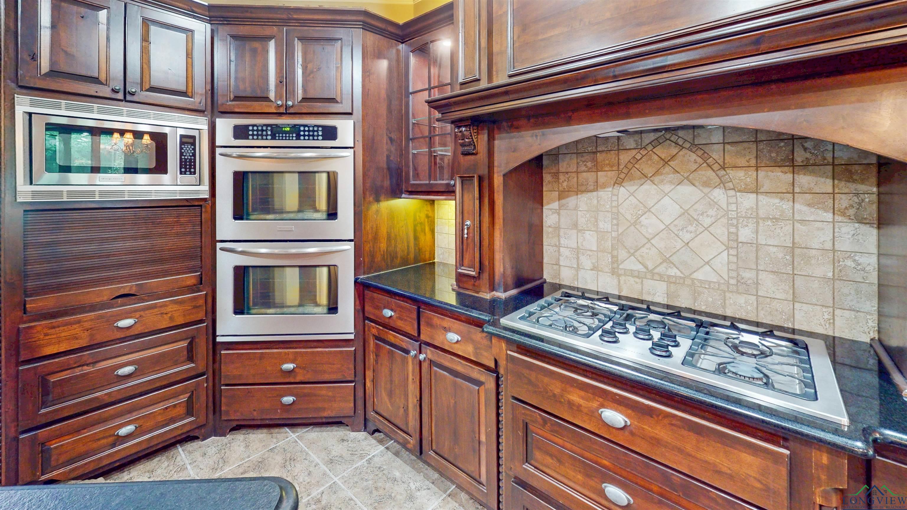 8406 Castleton Way, Tyler, Texas image 13