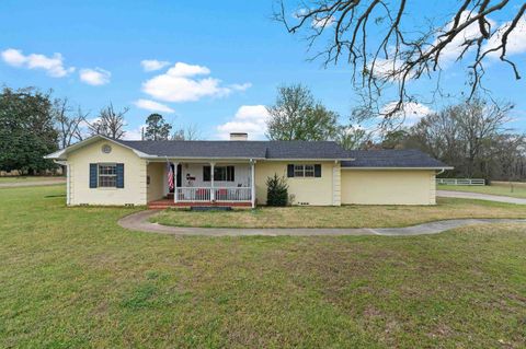 Homes For Sale - 1901 Longview Dr<br/> Rusk County, Henderson, TX 75652