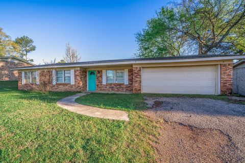 Homes For Sale - 1301 Nelwyn Ave<br/> Gladewater, TX 75647