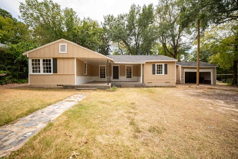 Homes For Sale - 810 E Melton St<br/> Longview, TX 75602
