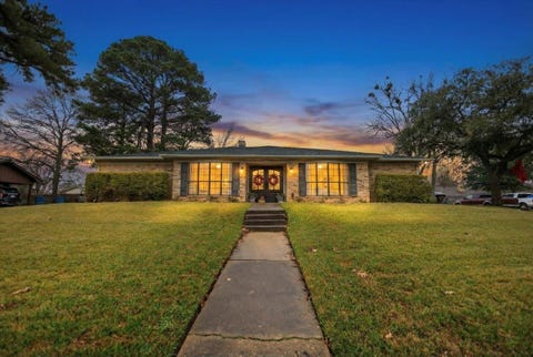 Apartment For Sale - 1606 Timothy St<br/> Henderson, TX 75654