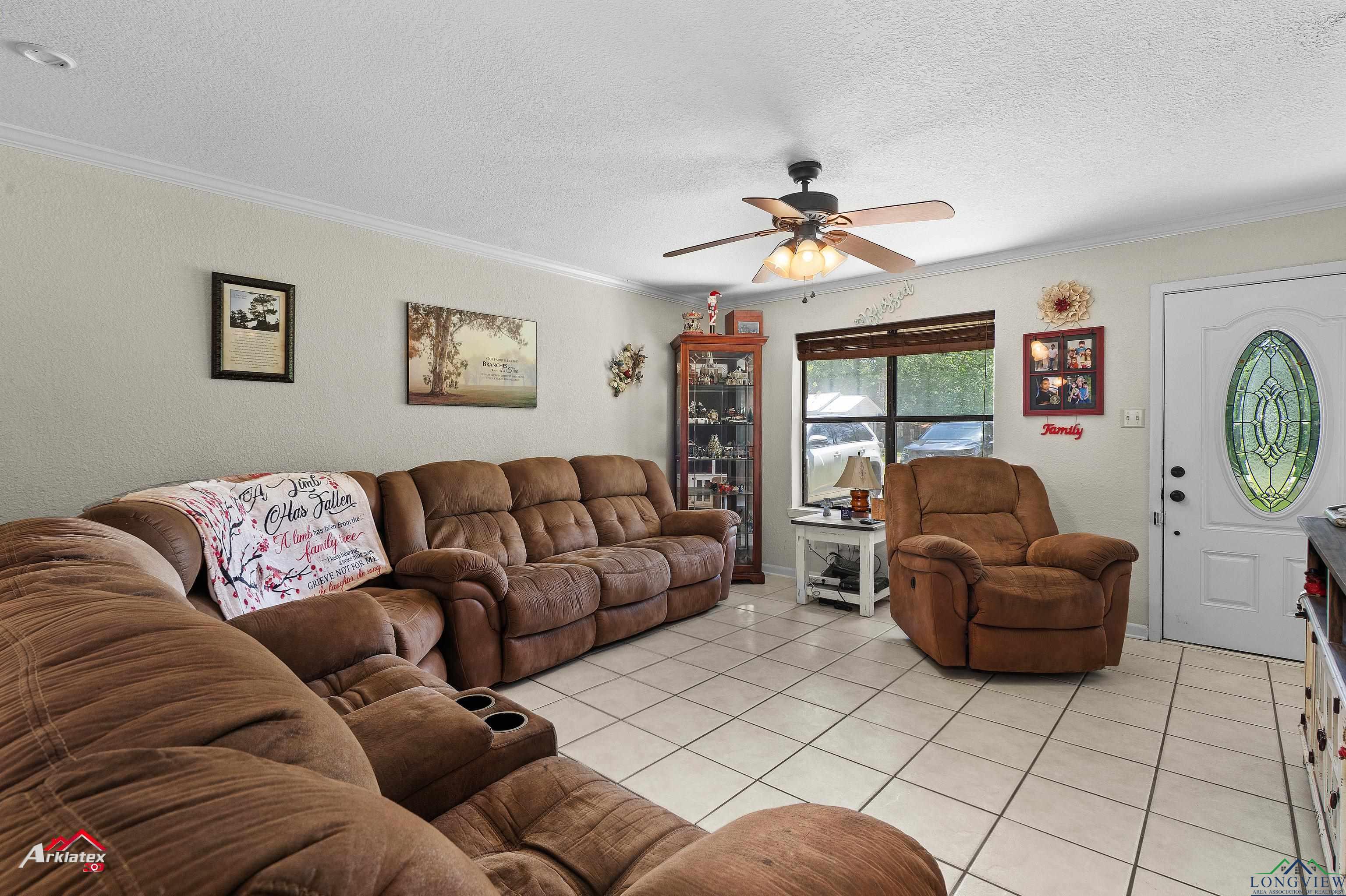 307 Holt St, Carthage, Texas image 3