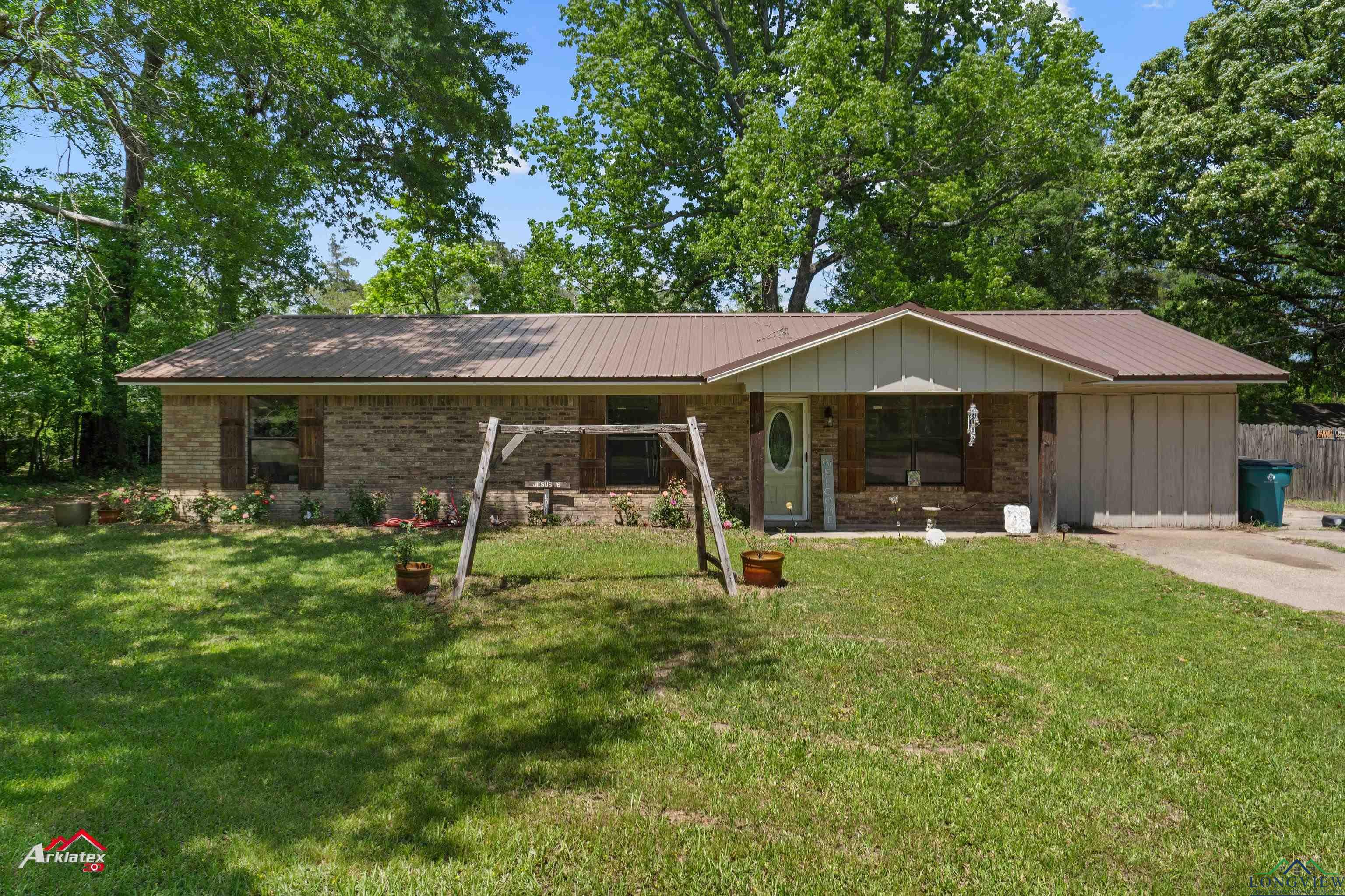 307 Holt St, Carthage, Texas image 1