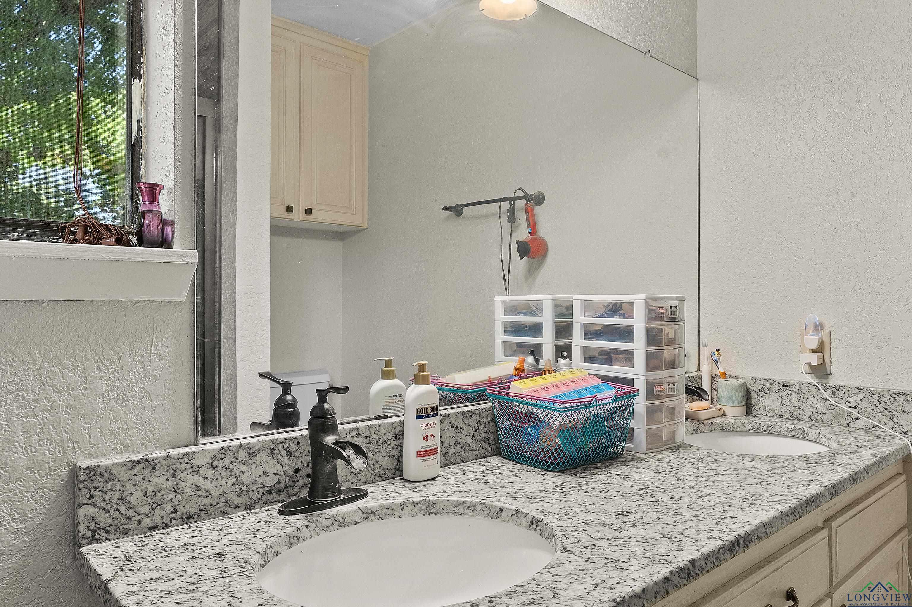 307 Holt St, Carthage, Texas image 6