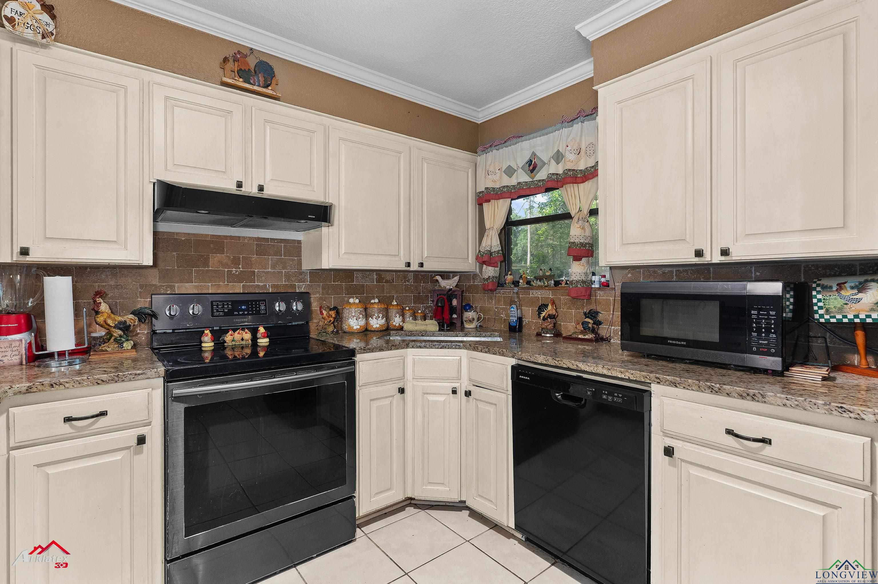 307 Holt St, Carthage, Texas image 8