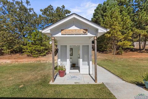 A home in Gladewater