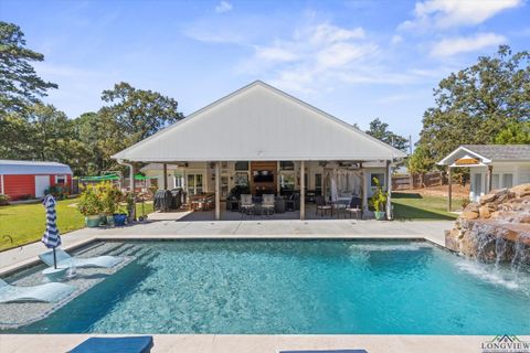 A home in Gladewater