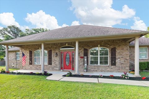 Homes For Sale - 2102 E George Richey Rd<br/> Longview, TX 75604