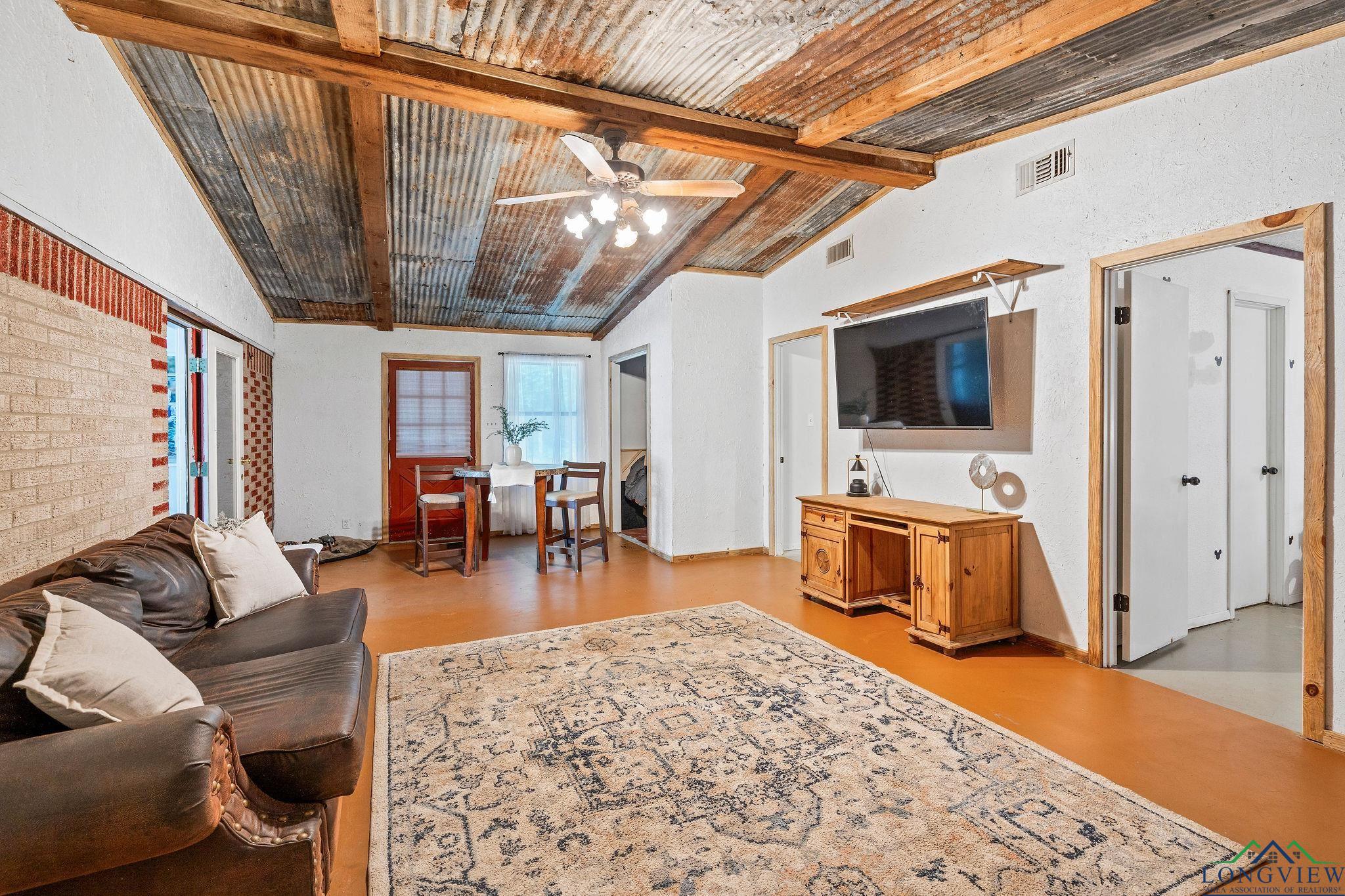 2585 N Fm 250, Hughes Springs, Texas image 31