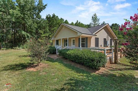 A home in Mount Enterprise