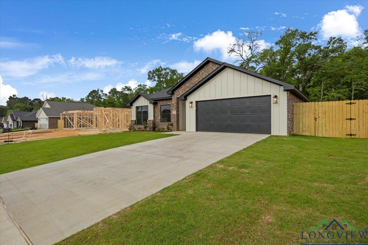 16226 Crossing Circle, Lindale, Texas image 2