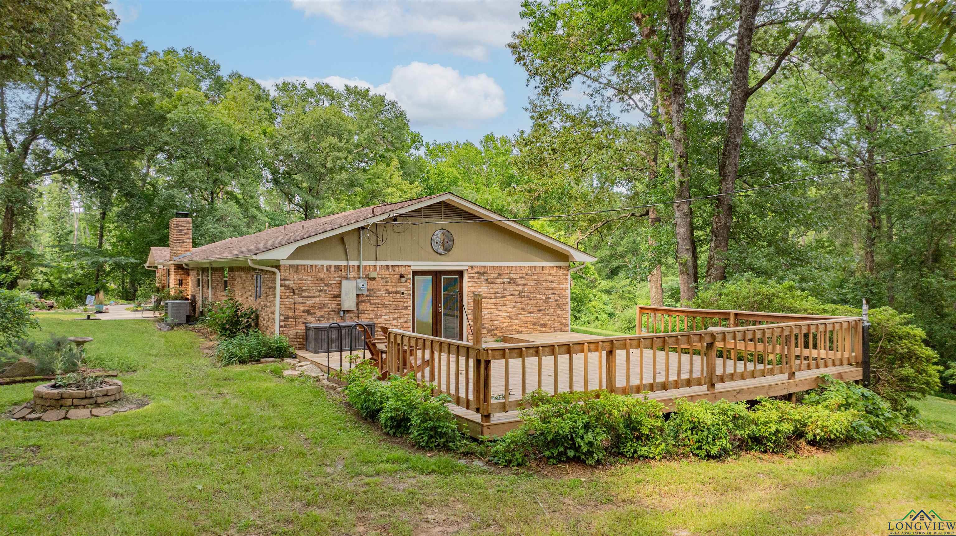 3805 Treetop Ln, Longview, Texas image 2