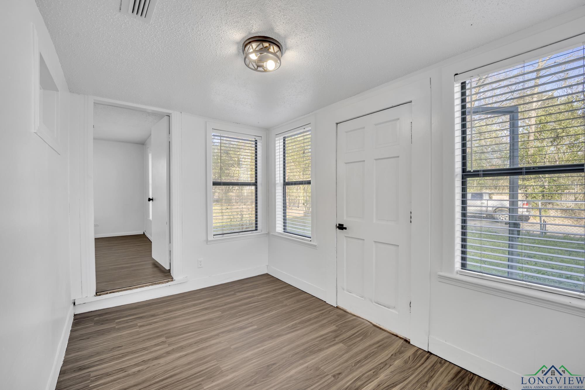 1005 N Rodeo Street, Gladewater, Texas image 2
