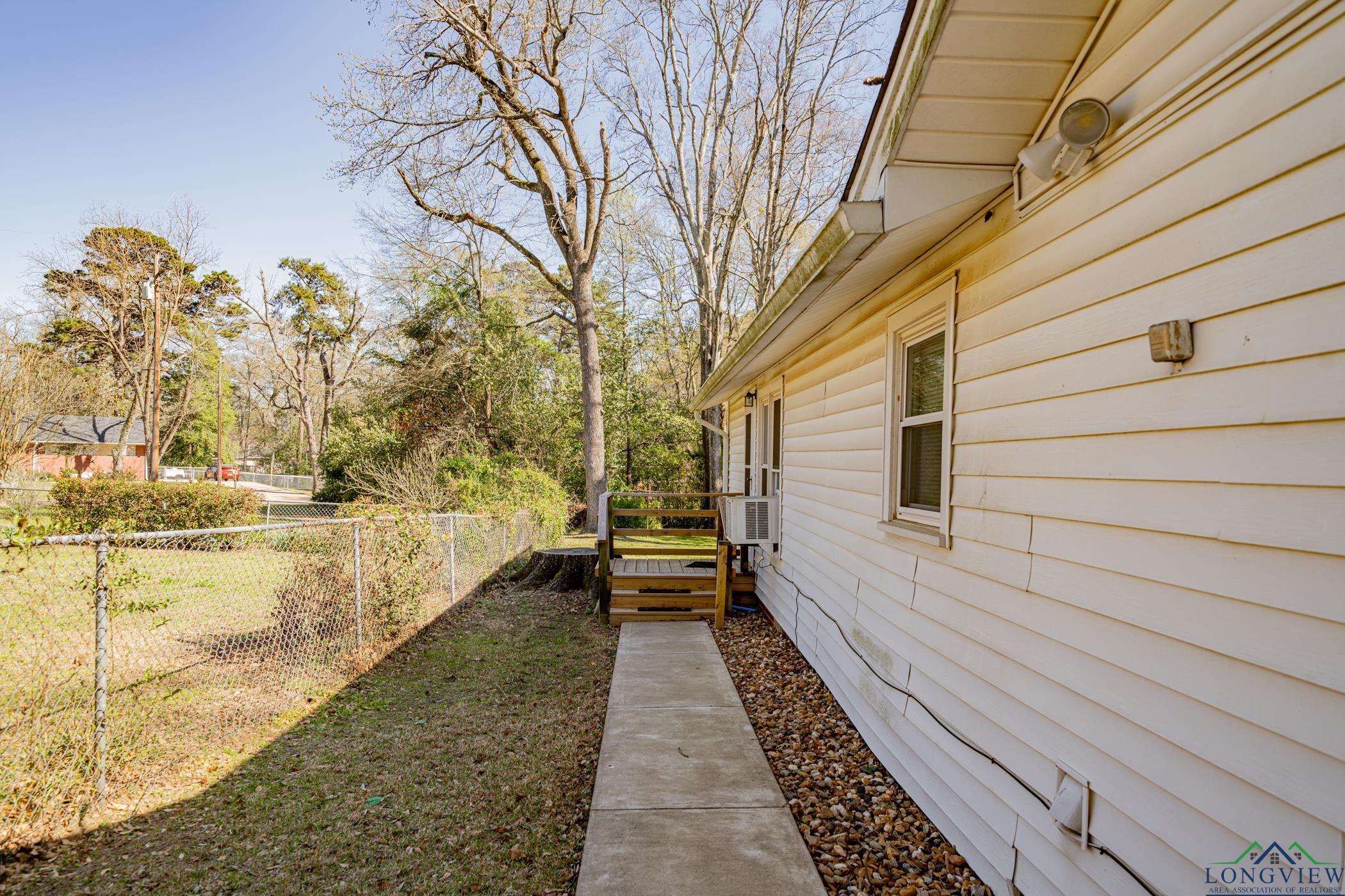 910 Joyce St, Longview, Texas image 24