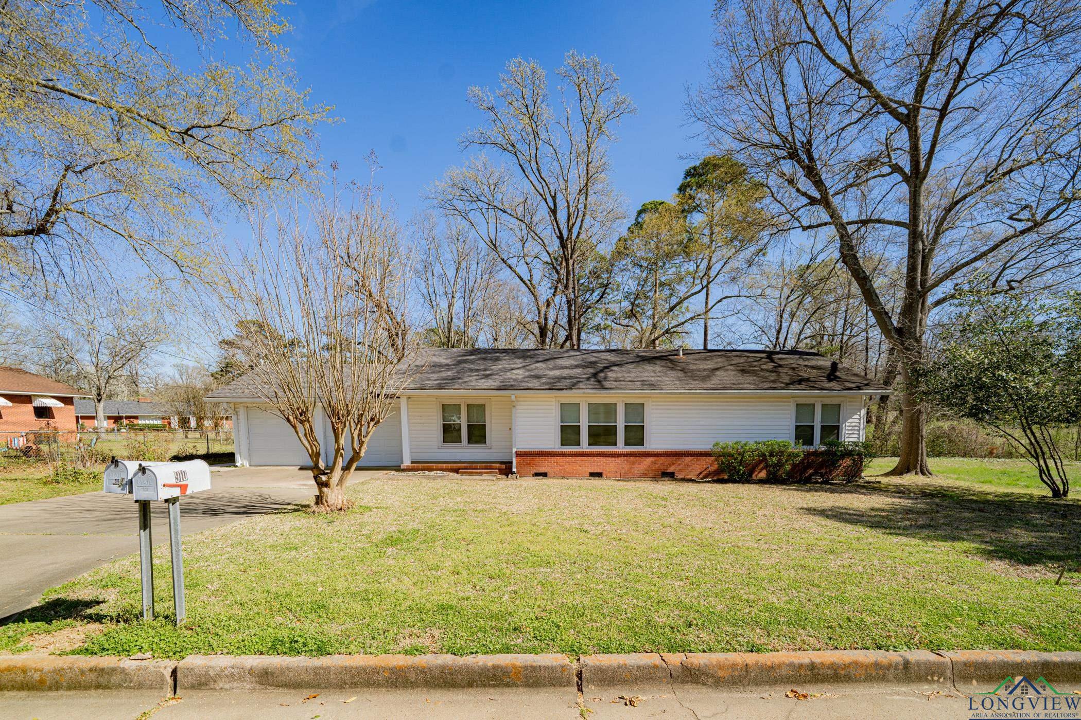 910 Joyce St, Longview, Texas image 32