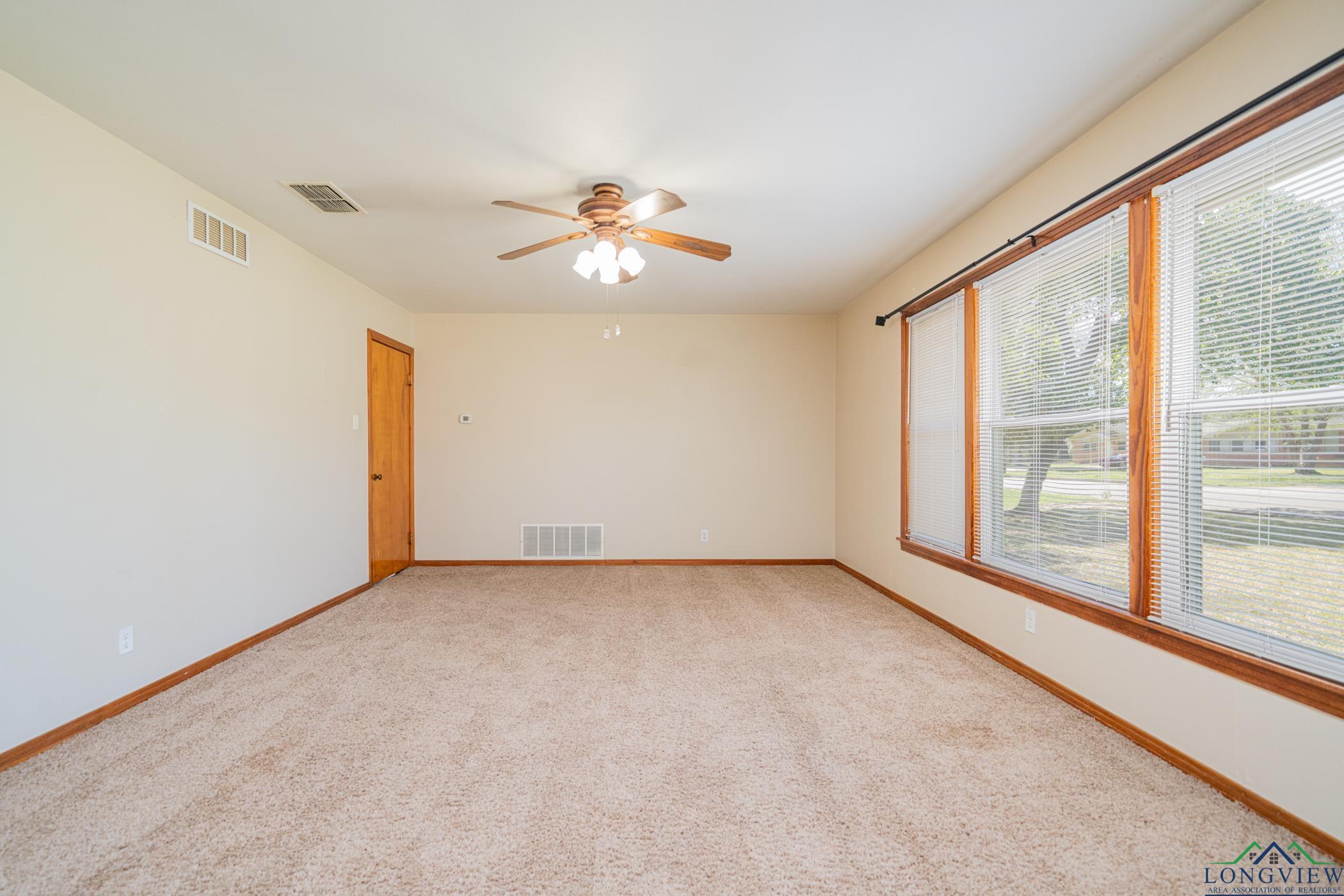 910 Joyce St, Longview, Texas image 3