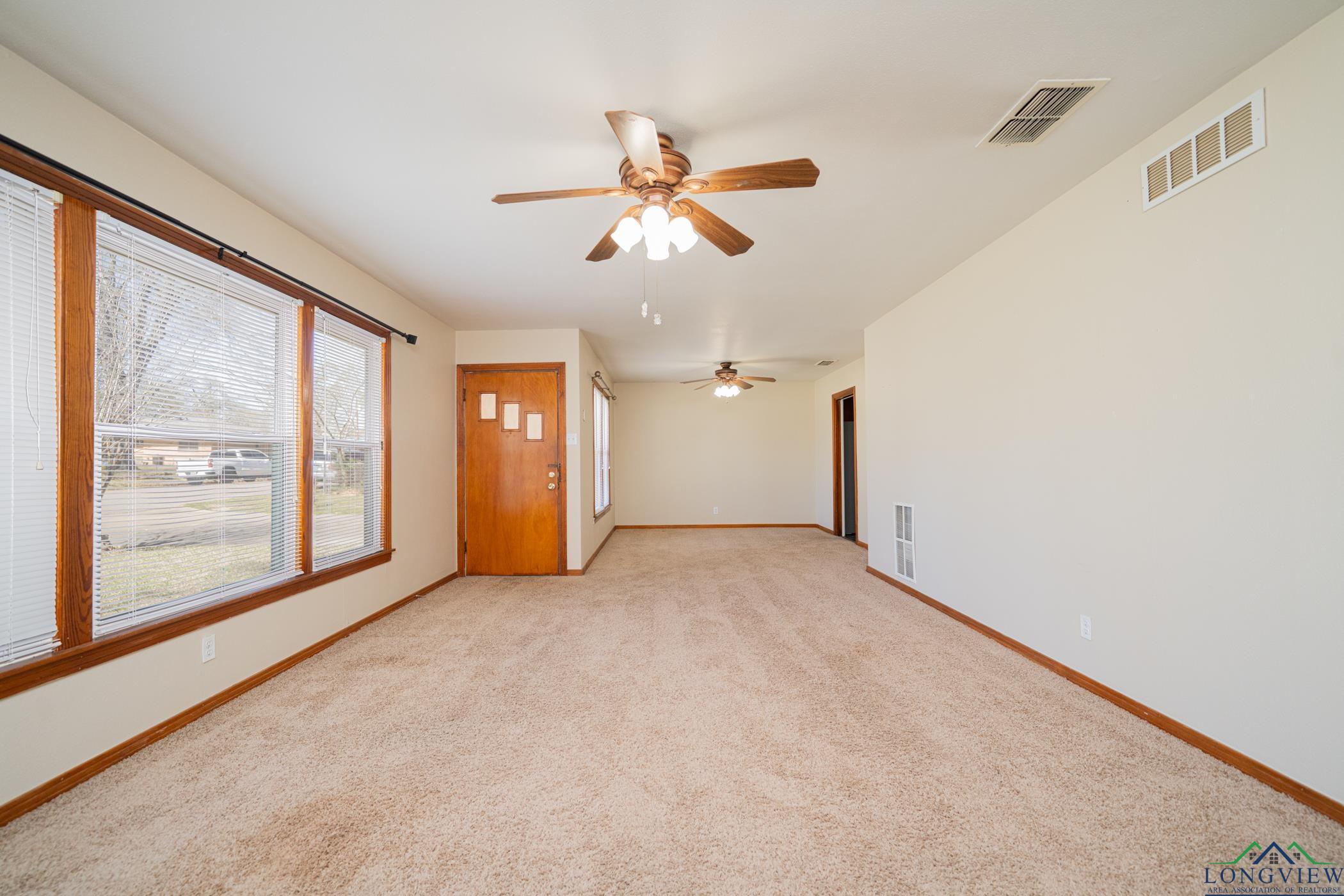 910 Joyce St, Longview, Texas image 2