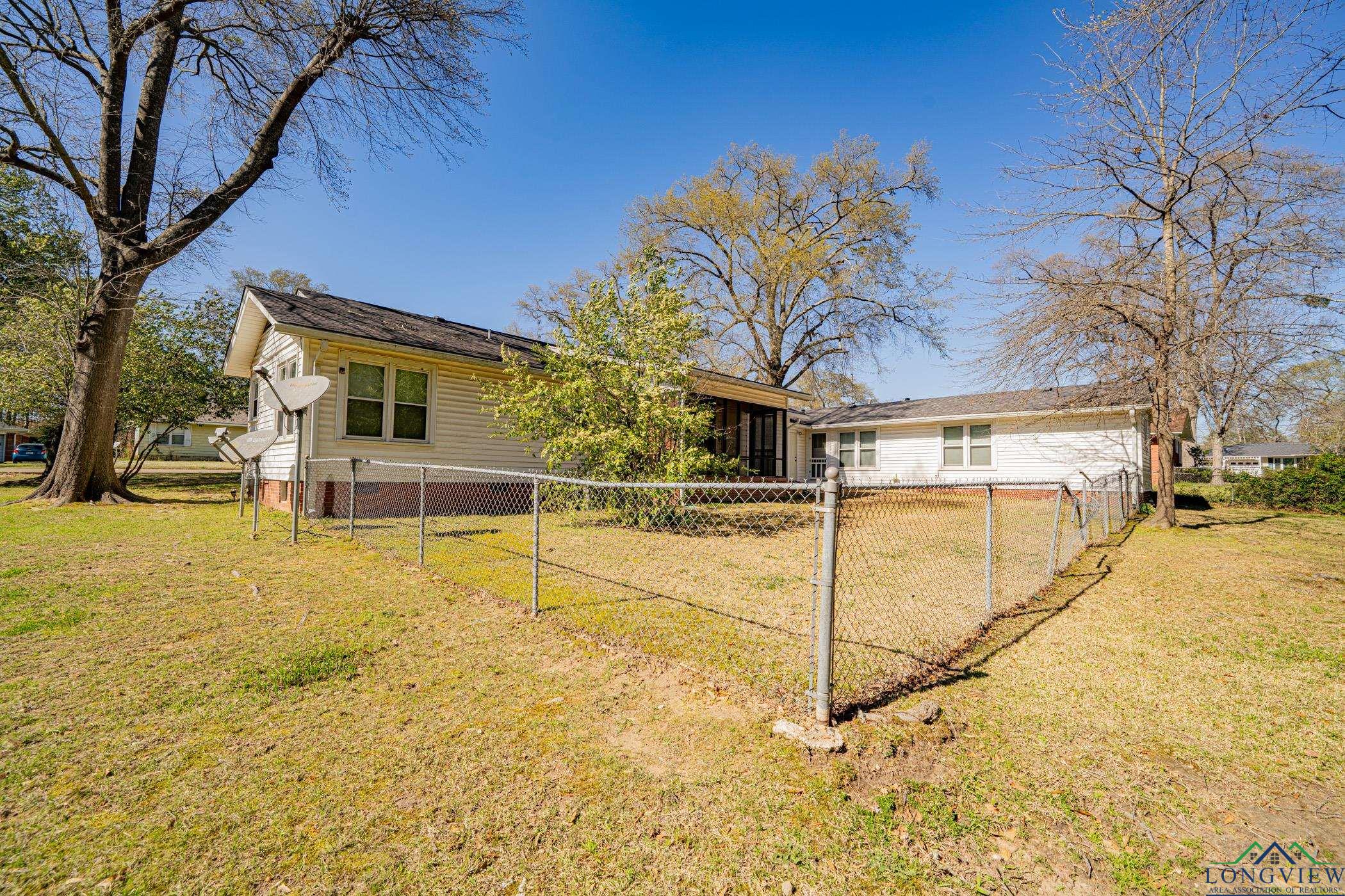910 Joyce St, Longview, Texas image 22