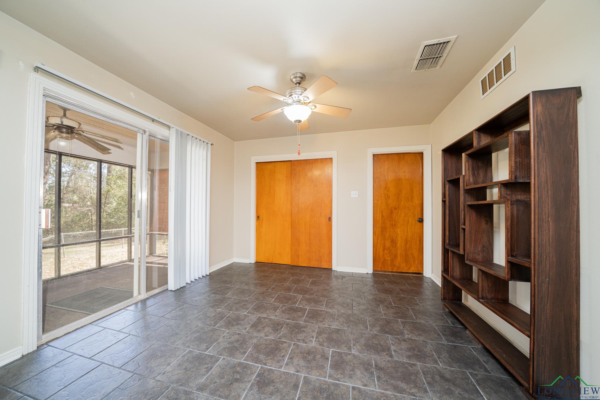 910 Joyce St, Longview, Texas image 9