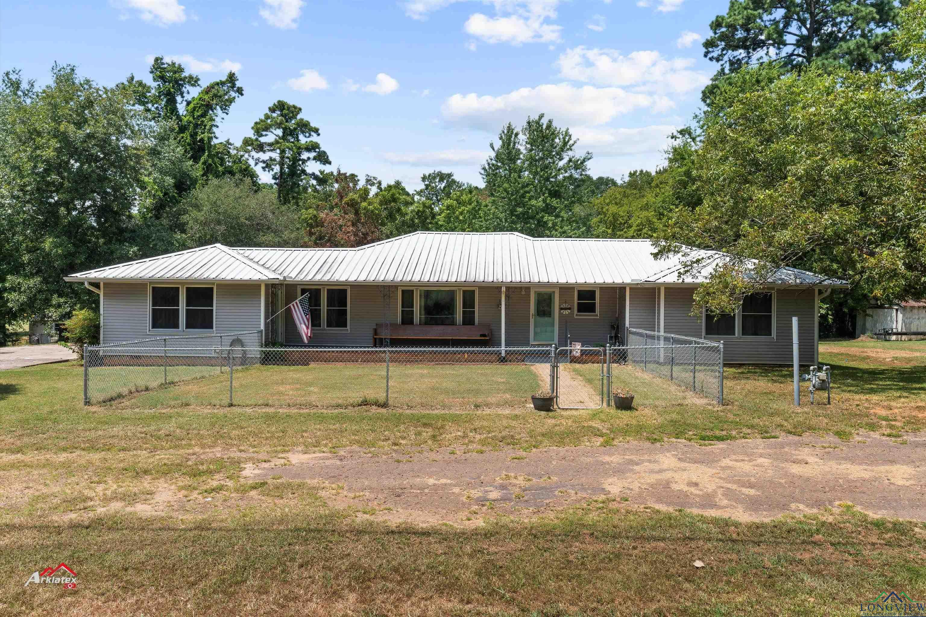 11070 Main St, Overton, Texas image 1