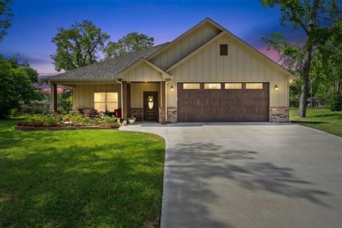 Homes For Sale - 113 Palomita Circle<br/> Henderson County, Athens, TX 75751