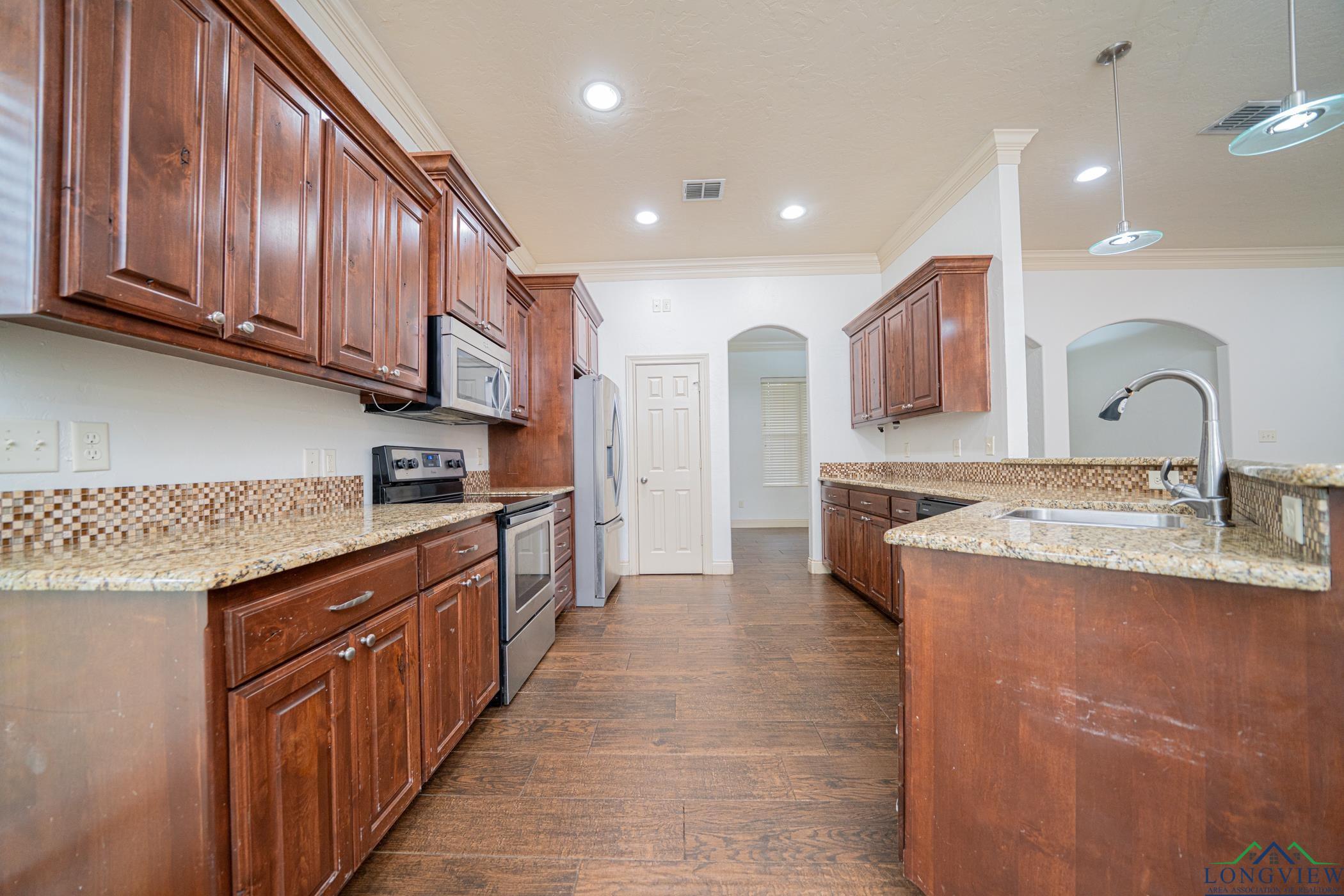2701 Rosborough Springs Rd, Marshall, Texas image 11