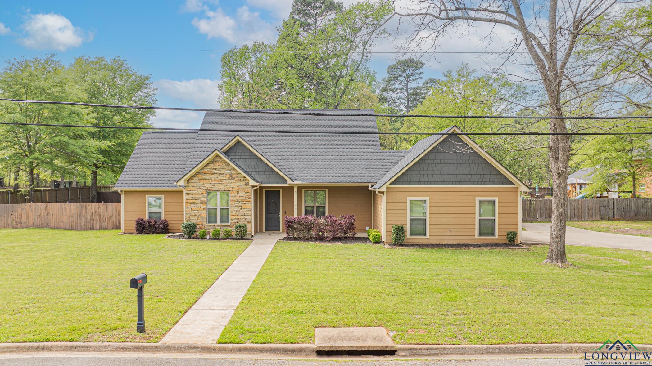 2701 Rosborough Springs Rd, Marshall, Texas image 2