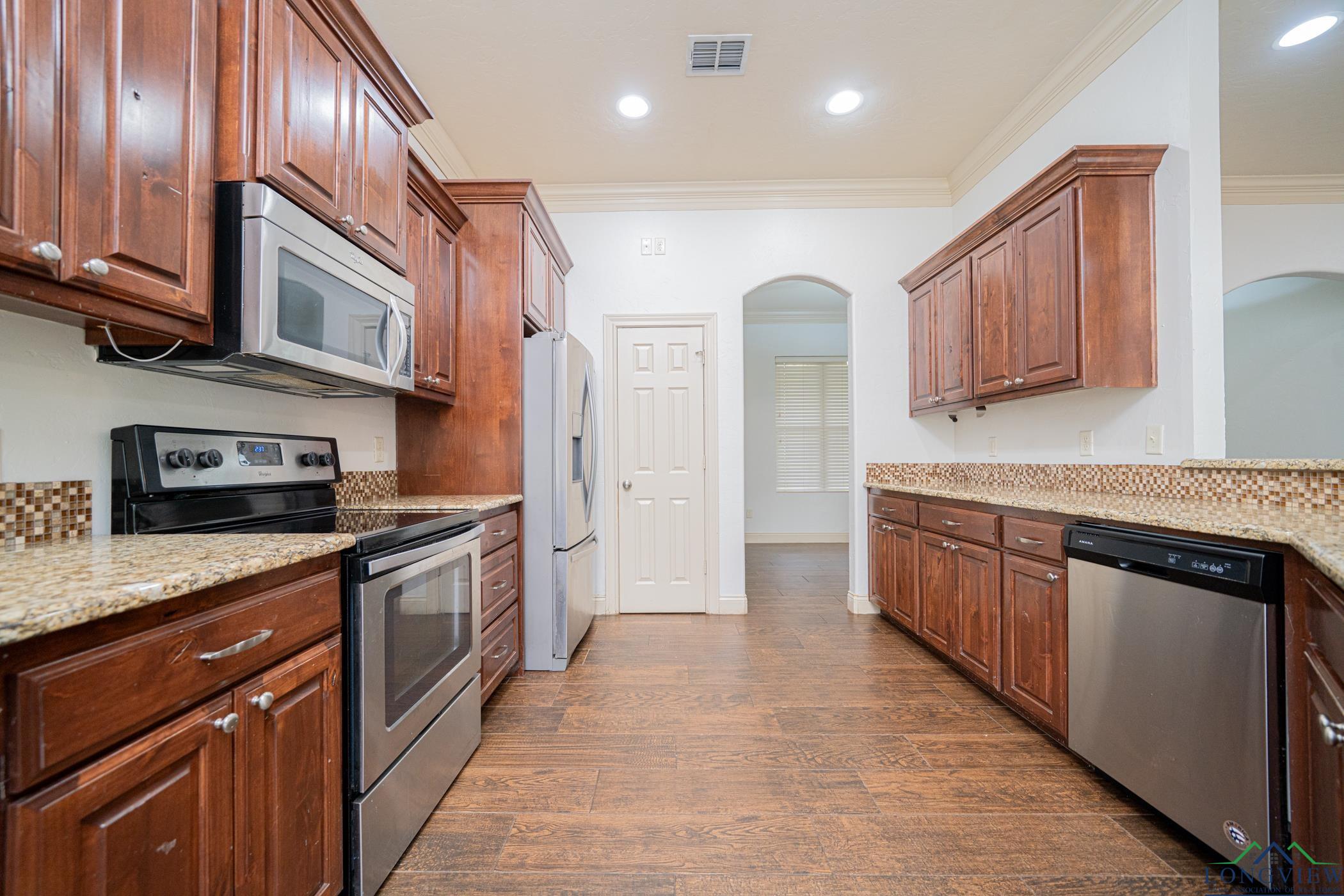 2701 Rosborough Springs Rd, Marshall, Texas image 12