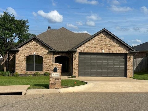 Homes For Sale - 1400 Santa Cruz Dr<br/> Longview, TX 75601