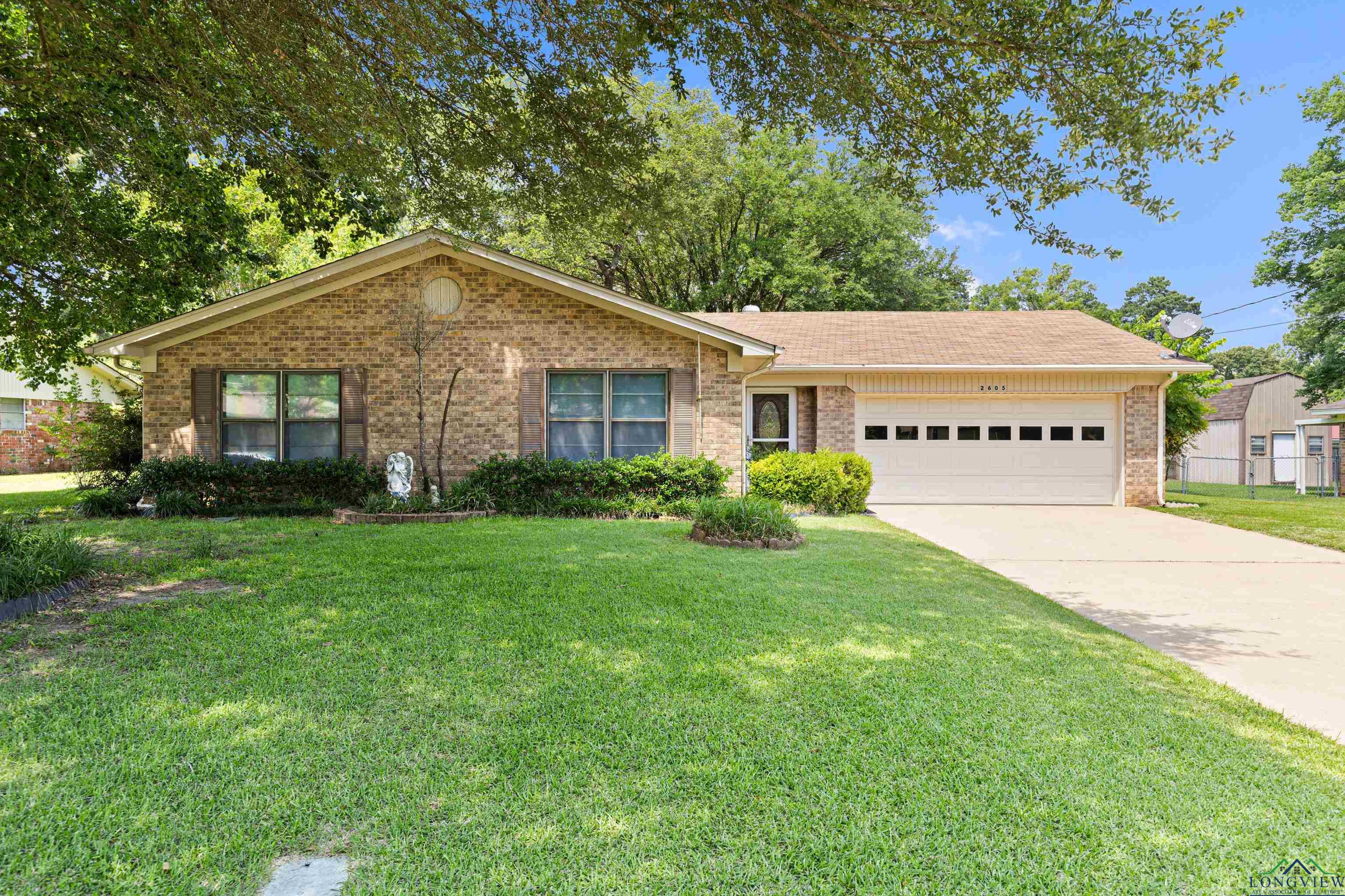 2605 Redbud St, Kilgore, Texas image 1